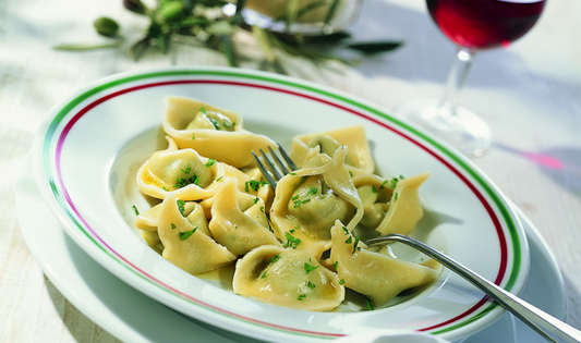 Kartoffel-Tortelloni auf Lauchzwiebeln